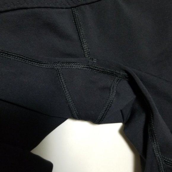 Lululemon Black Luxtreme Mid Rise Stay On Course Crop - Picture 7 of 10